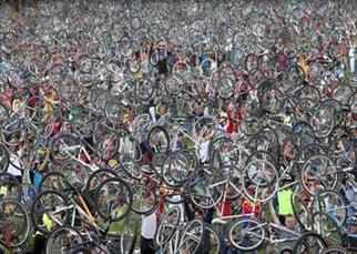 حرکت دسته جمعی برای ترویج دوچرخه سواری به عنوان راهکاری برای مقابله با آلودگی هوا