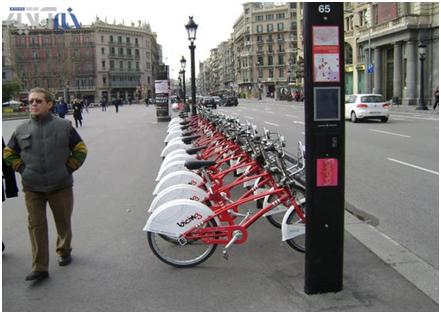 ایستگاه دوچرخه در بارسلونا و لندن
